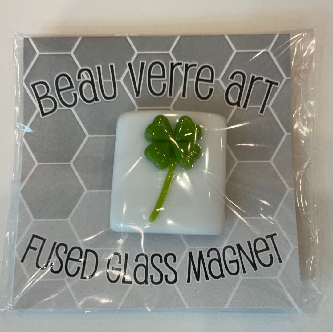 Glass Needle Minder Shamrock A-BVRNM 5188