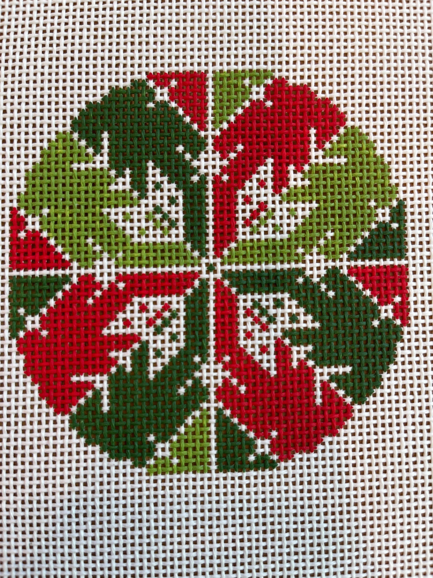 Snowflake Round Red and Green TS-MHBCHR114