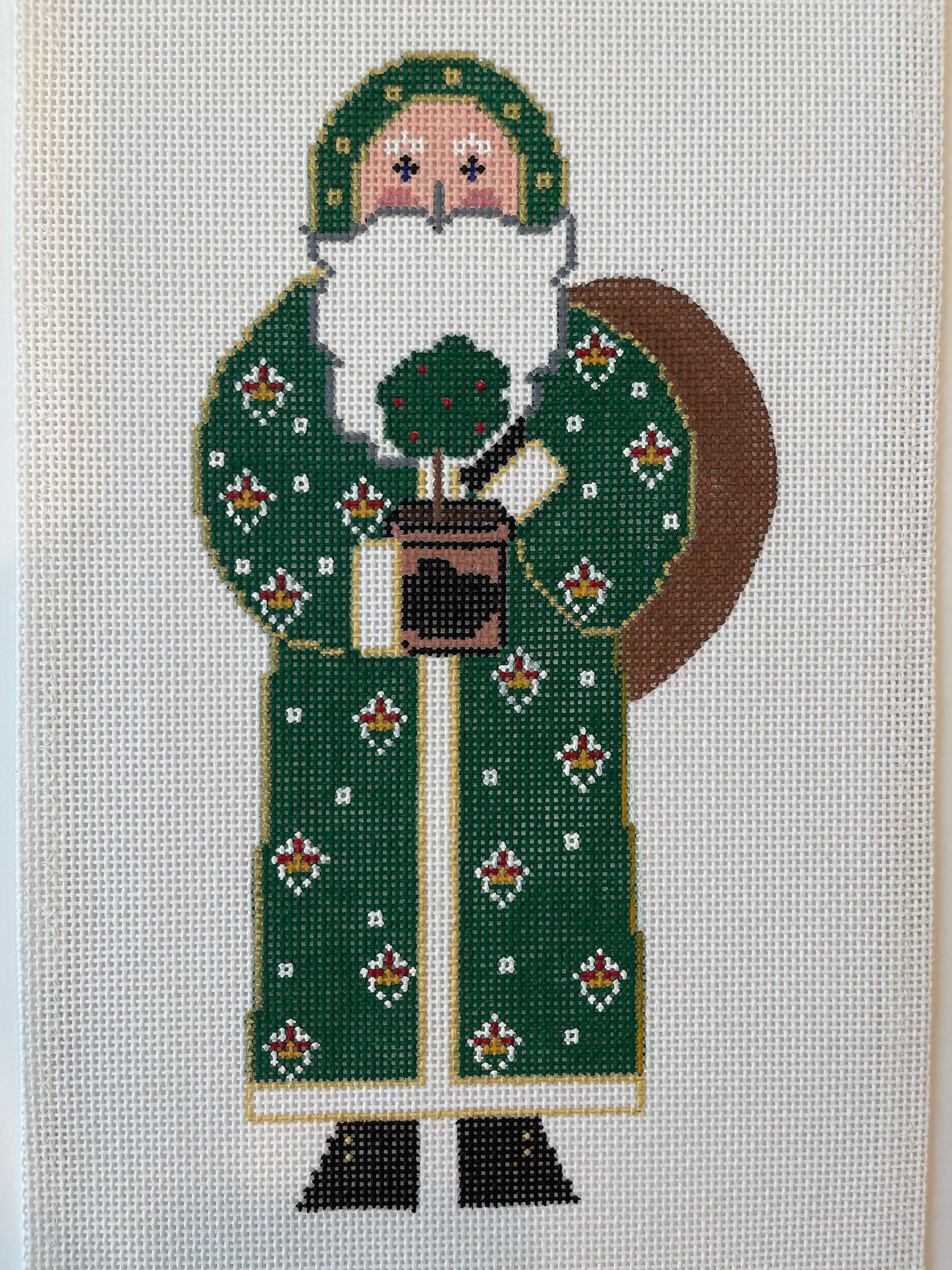 Green Santa w Topiary TS-LR305