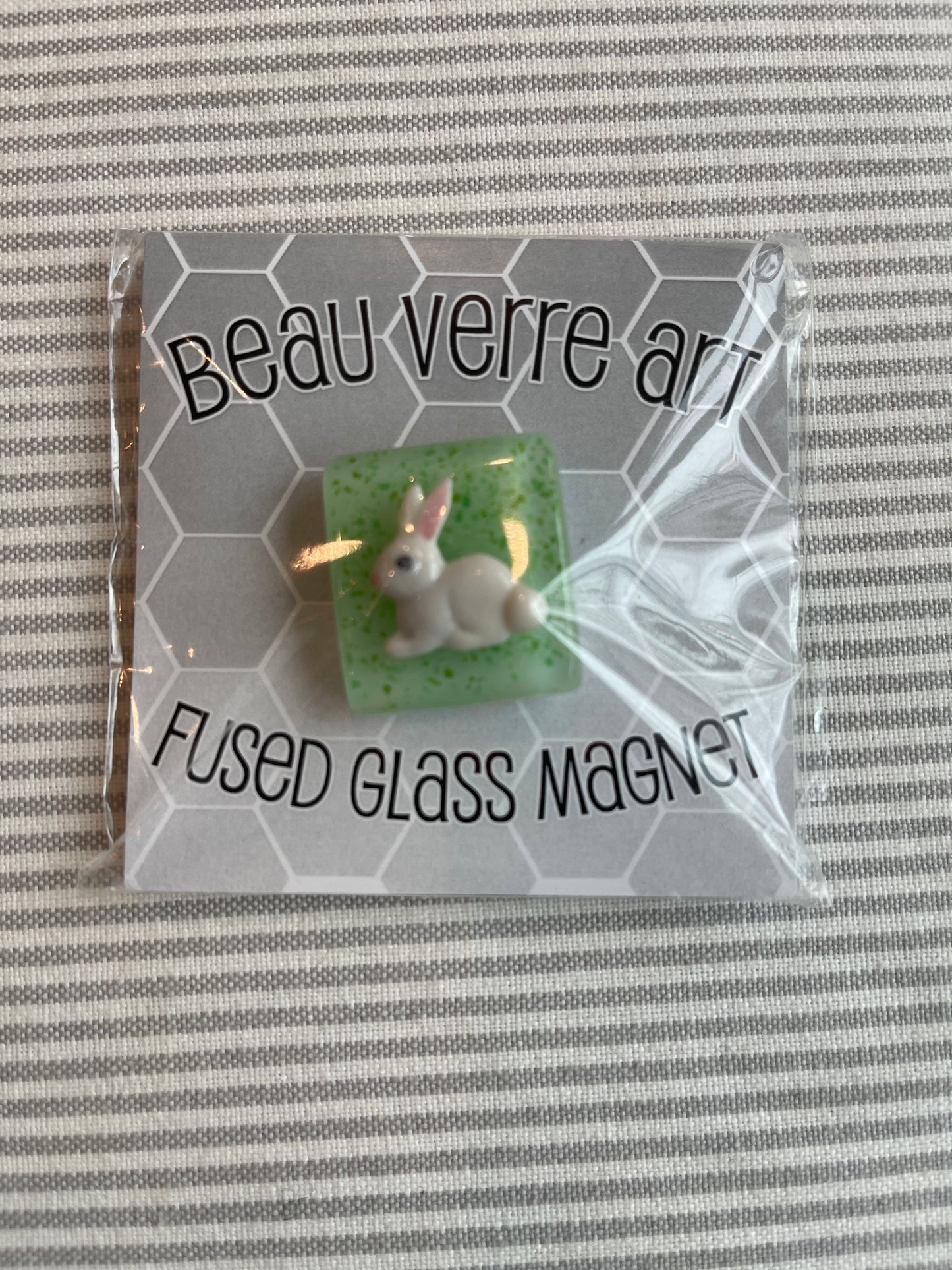 Glass Needle Minder White Bunny A-BVRNMB1