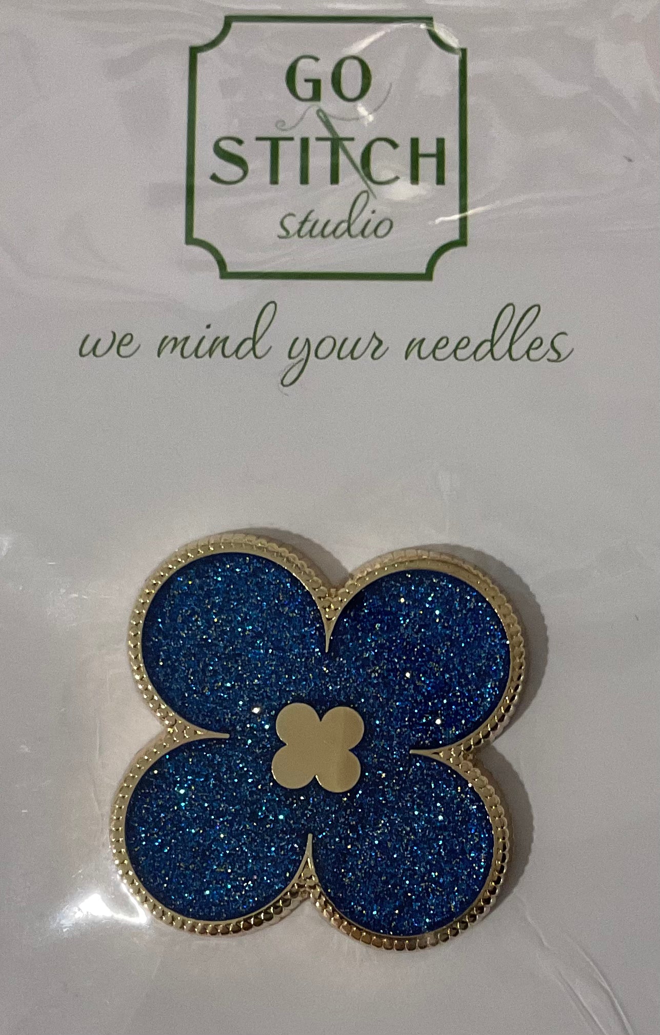 Lapis Lazuli Glitter Clover Needle Minder A-GSSLAPIS