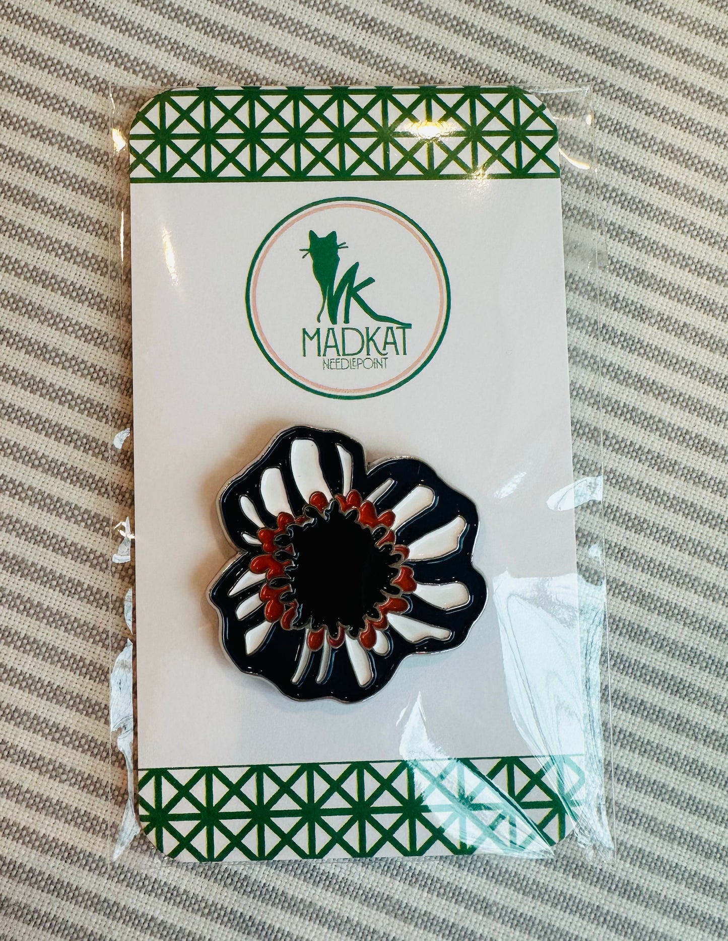 Poppy Needle Minder A-MKPoppy
