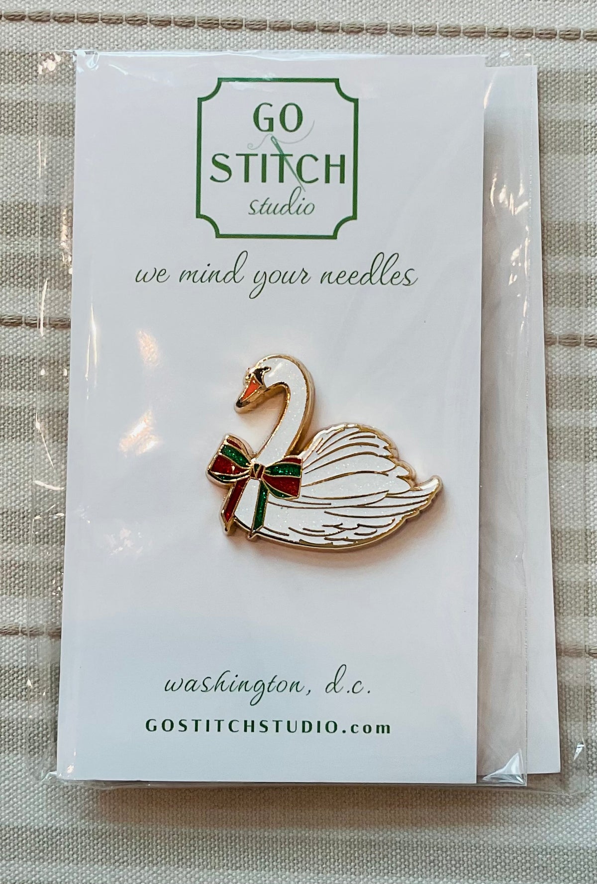 Swan Needle Minder A-GSSSWAN