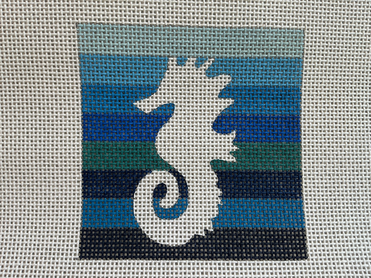 Seahorse on stripes C-APC4474