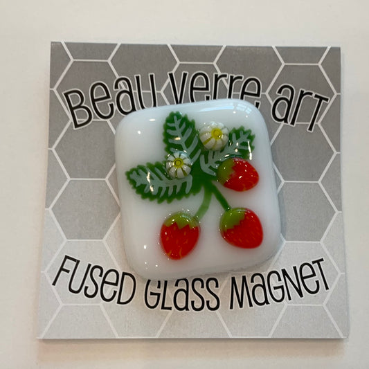 Glass Needle Minder Strawberries A-BVRNM 4477