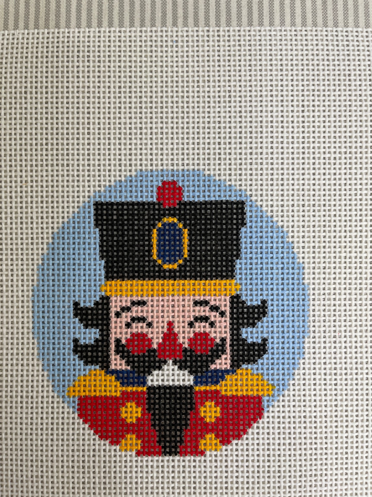 Nutcracker Barnaby Face Round C-MHBCHR116