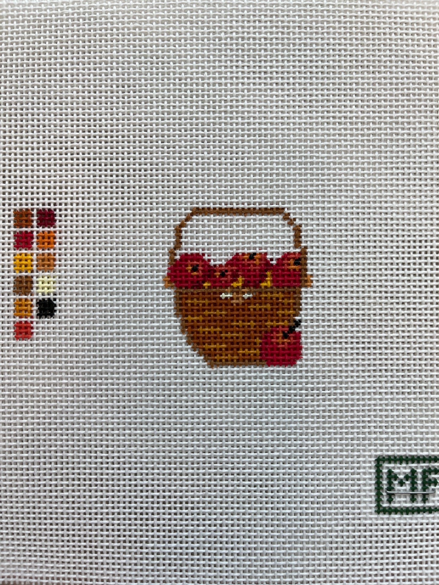 Mini Basket of Apples C-MF092