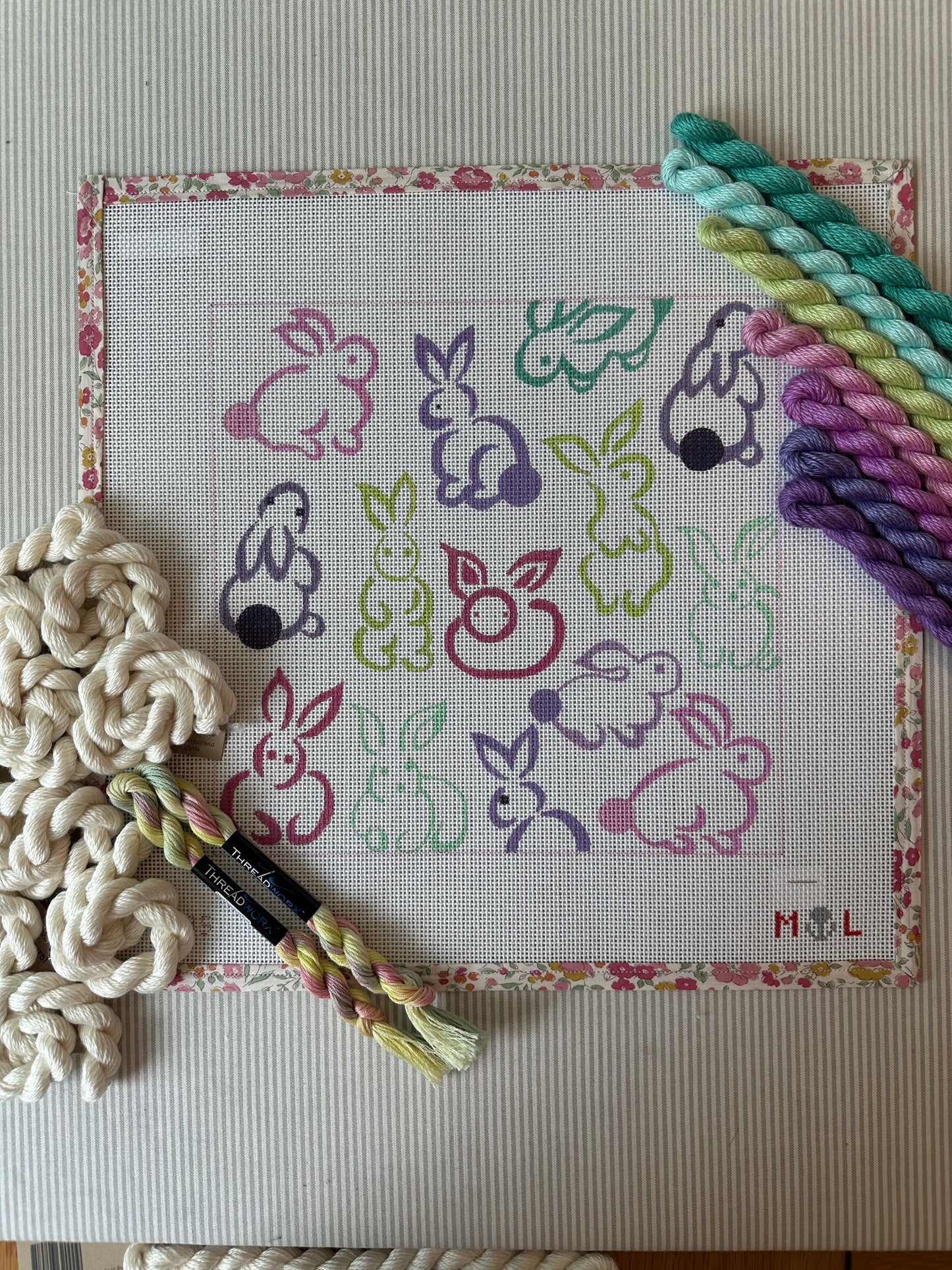Rabbit Fluffle w. THREAD KIT C-ML05