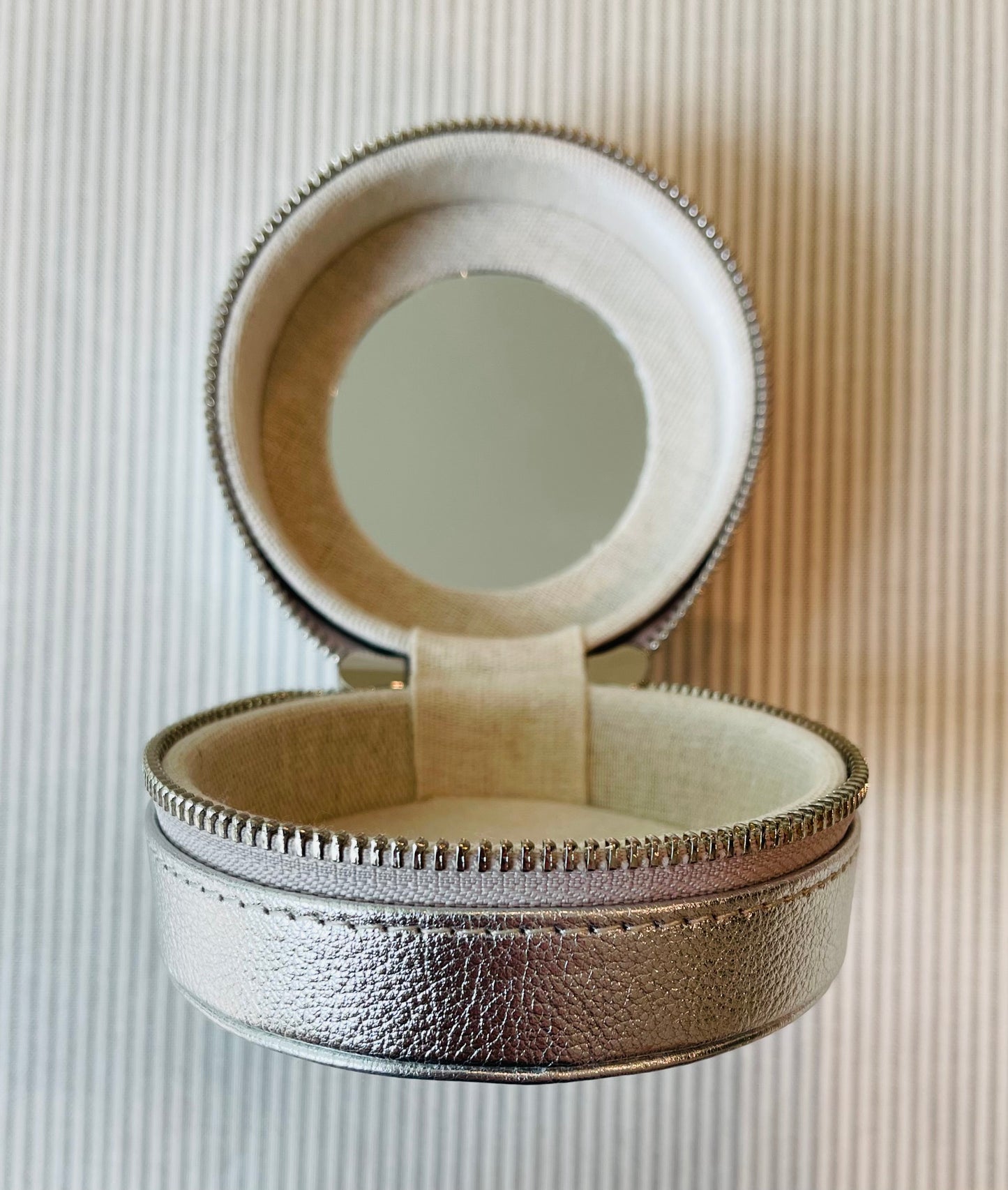 Silver Leather Round Zipper Box 5” A-RRRBSLV