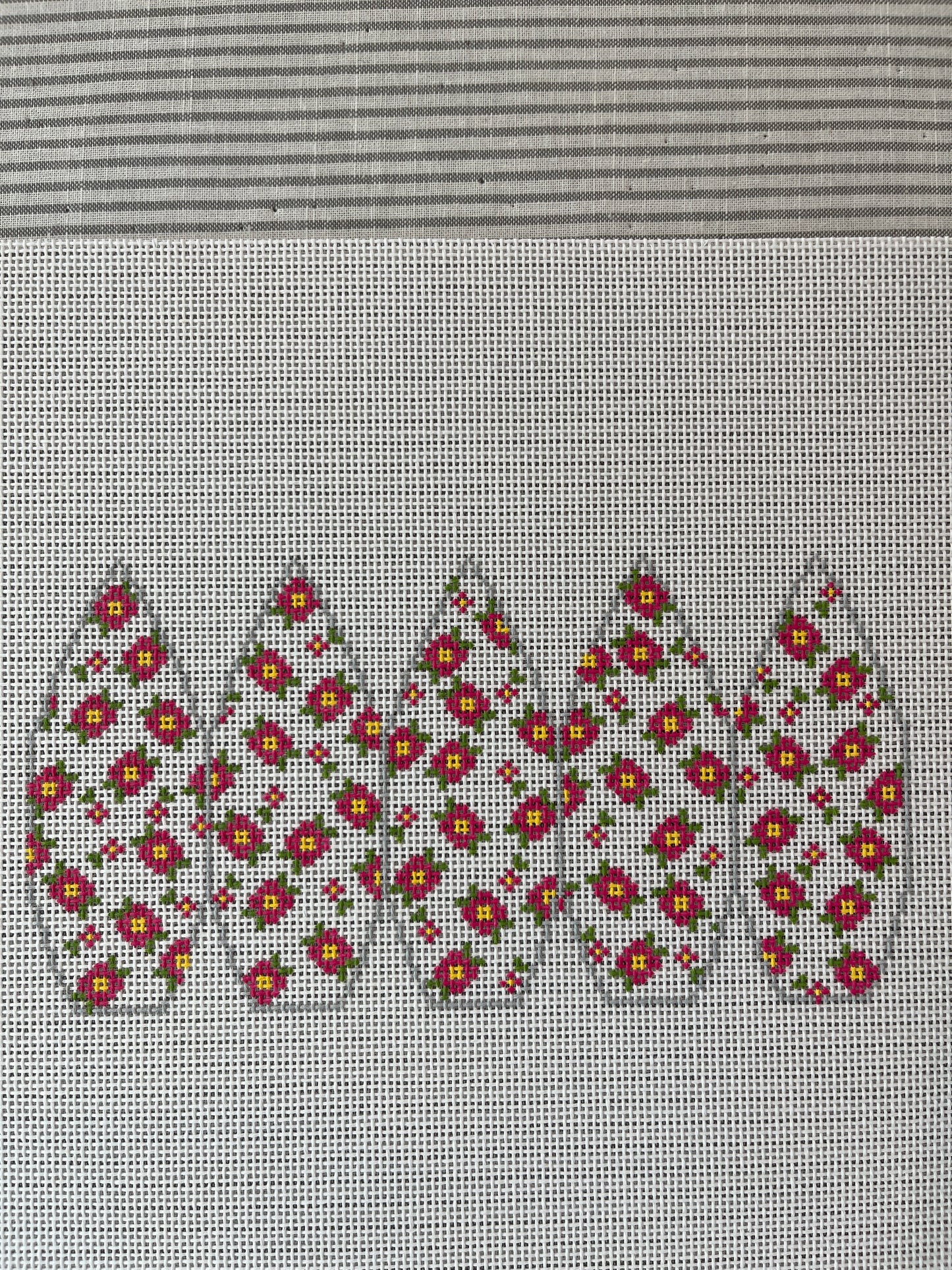 3-D Egg Pink flowers on white C-EGG01
