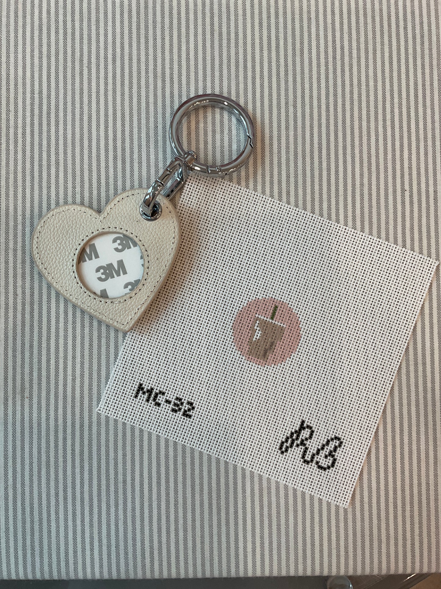 Heart Air Tag White A-RBATwhite