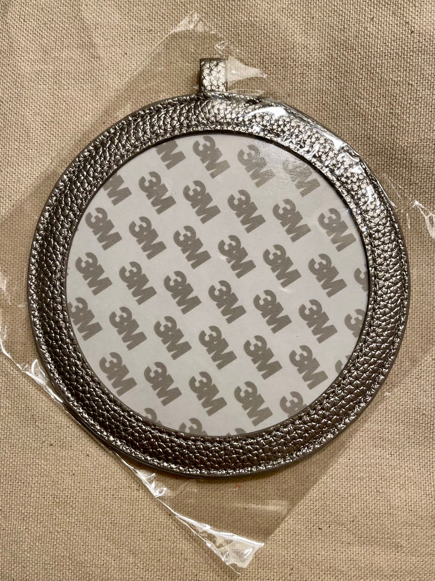 Silver leather self-finishing Round  A-KANsilver