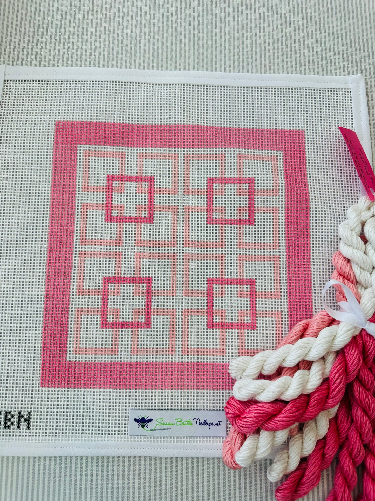 Pink Squares 10 mesh with threads TS-SP18