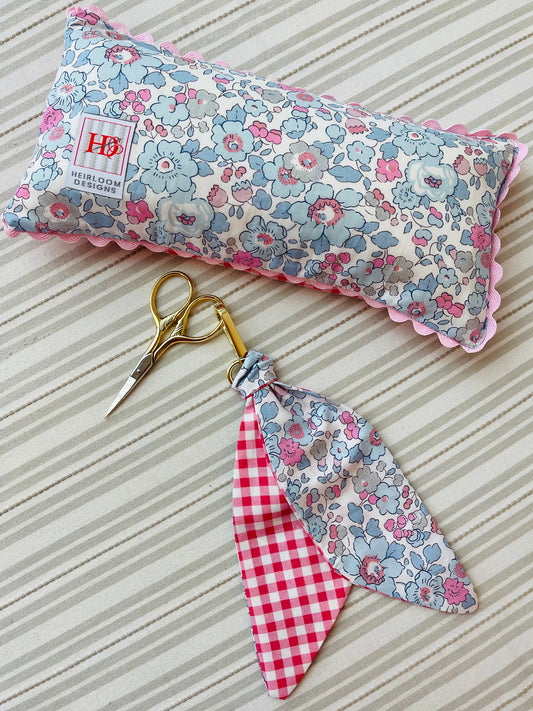 A-HDFWSCF1 Valentine’s frame weight and twilly with scissors