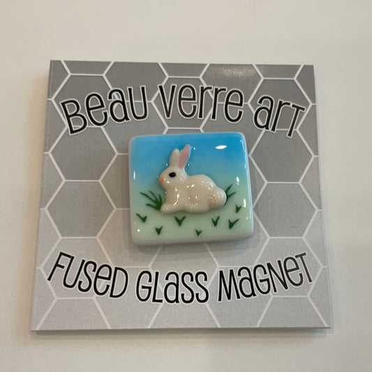 Glass Needle Minder White Bunny A-BVRNM 5196