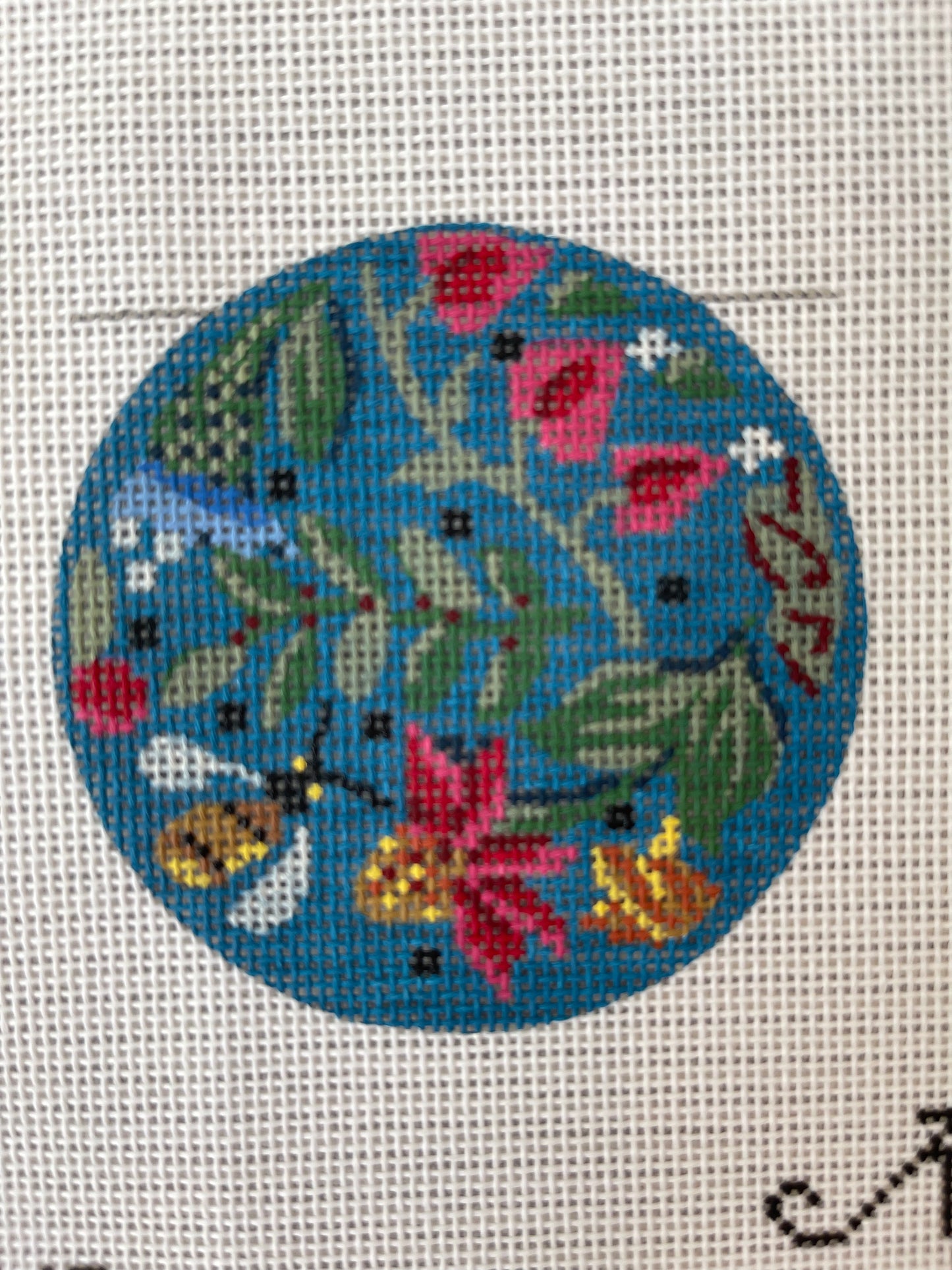 Flowers and Leaves with Bee 3” Round C-KCBJ18