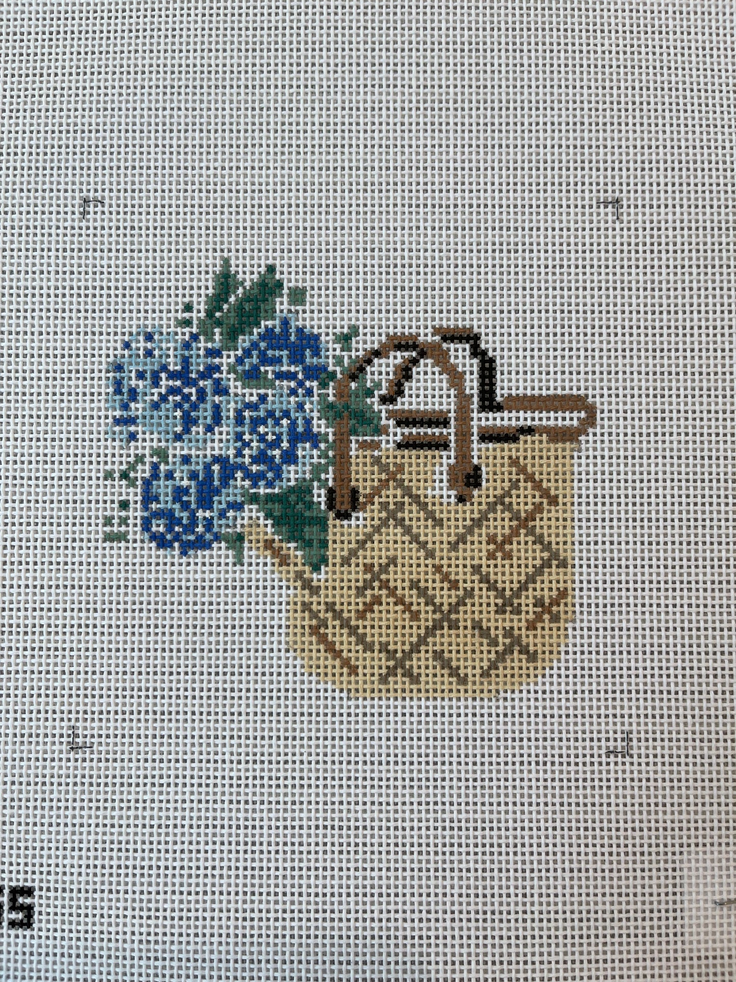 Basket with Blue Hydrangeas C-CM65